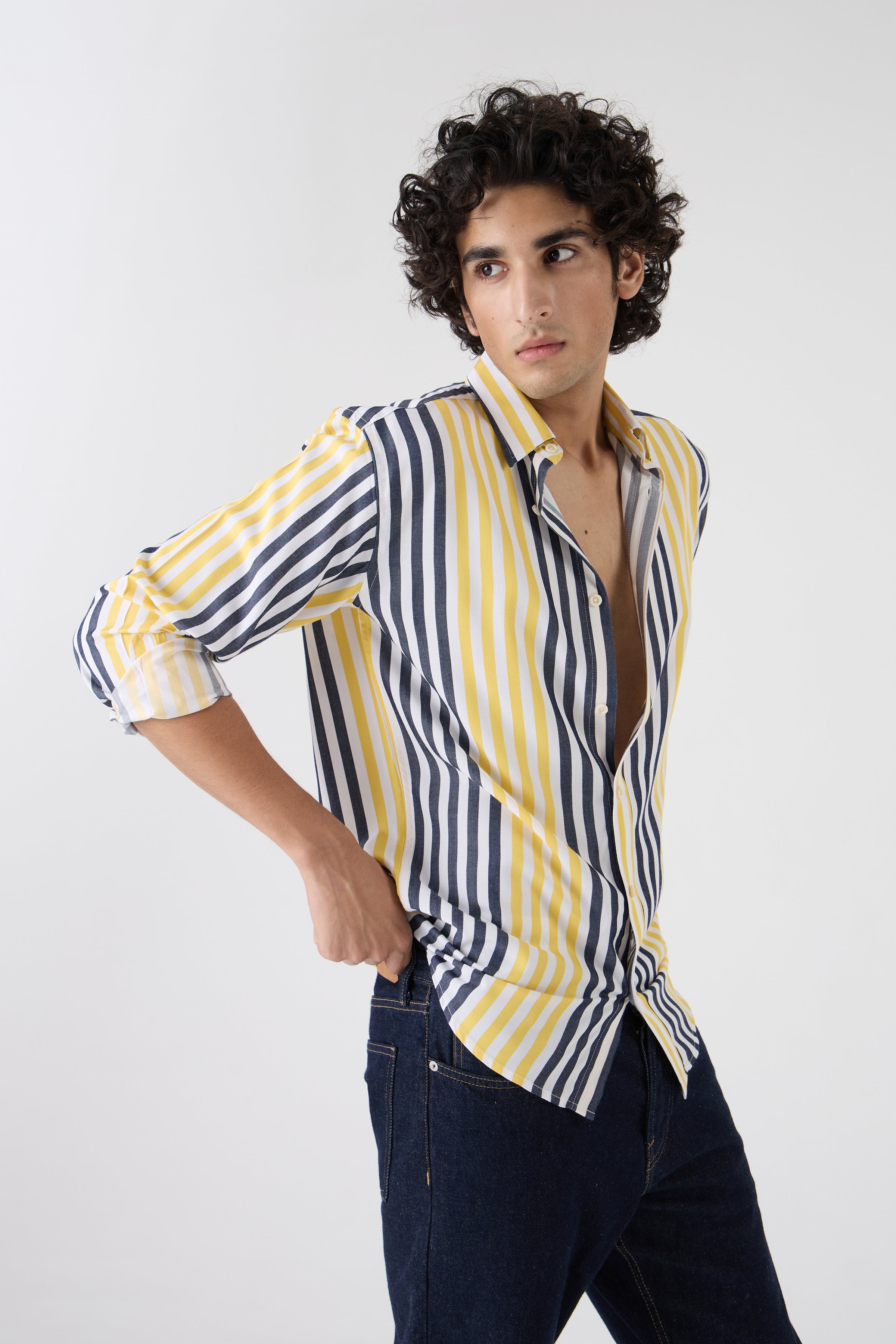 CONTRAST STRIPE SHIRT