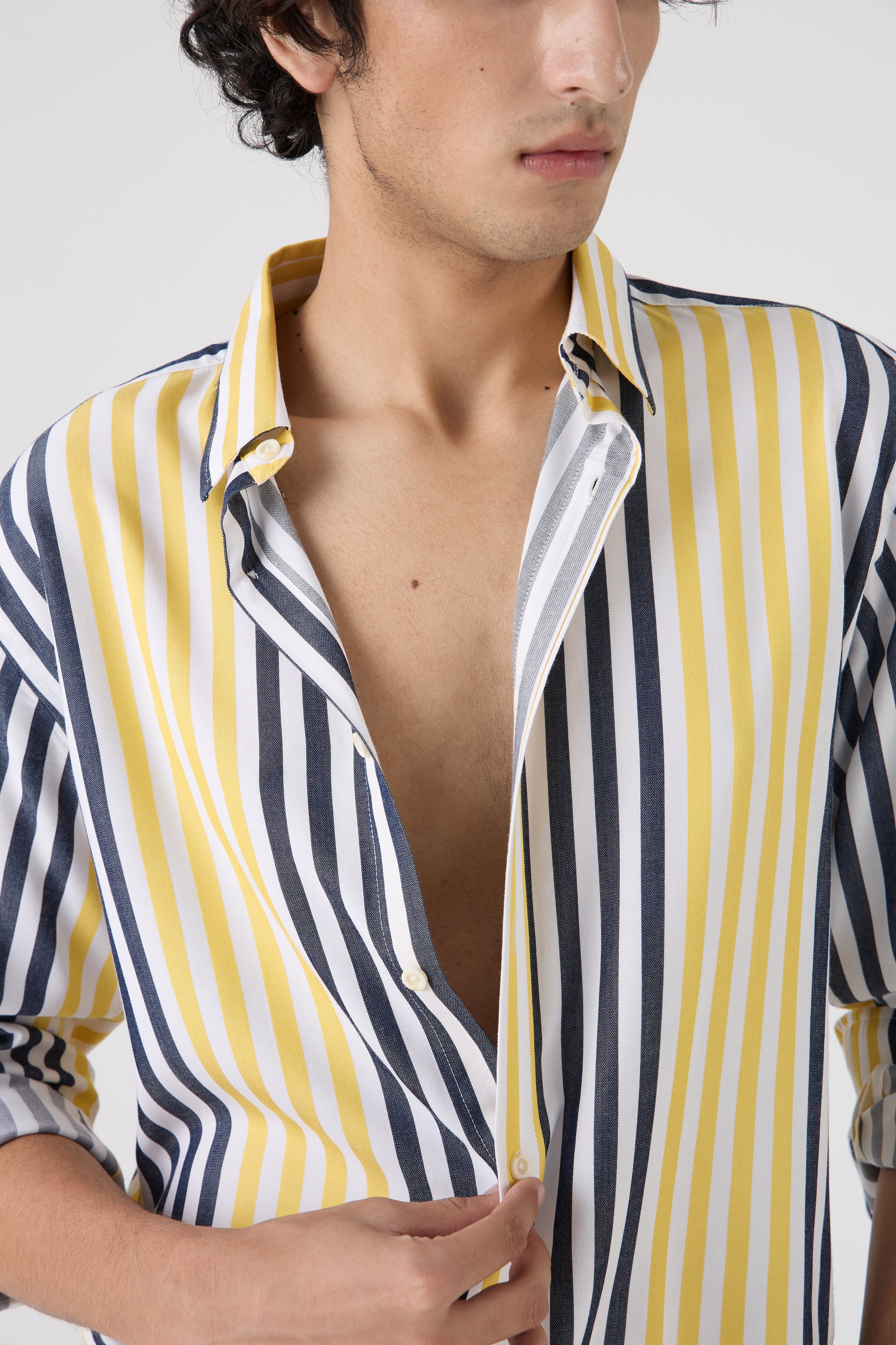 CONTRAST STRIPE SHIRT